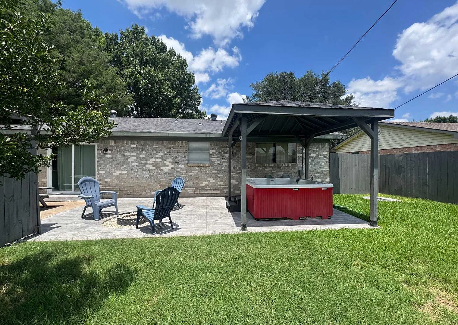 4 bed, 2.0 bath, 1323 sqft, $6,387 — Photo 4