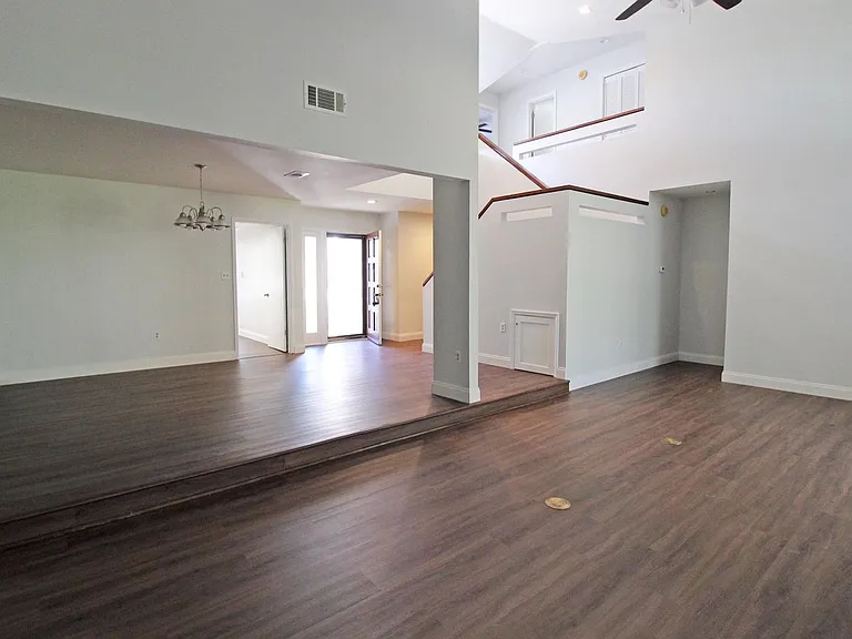 114 Gleneagles Dr — Photo 14