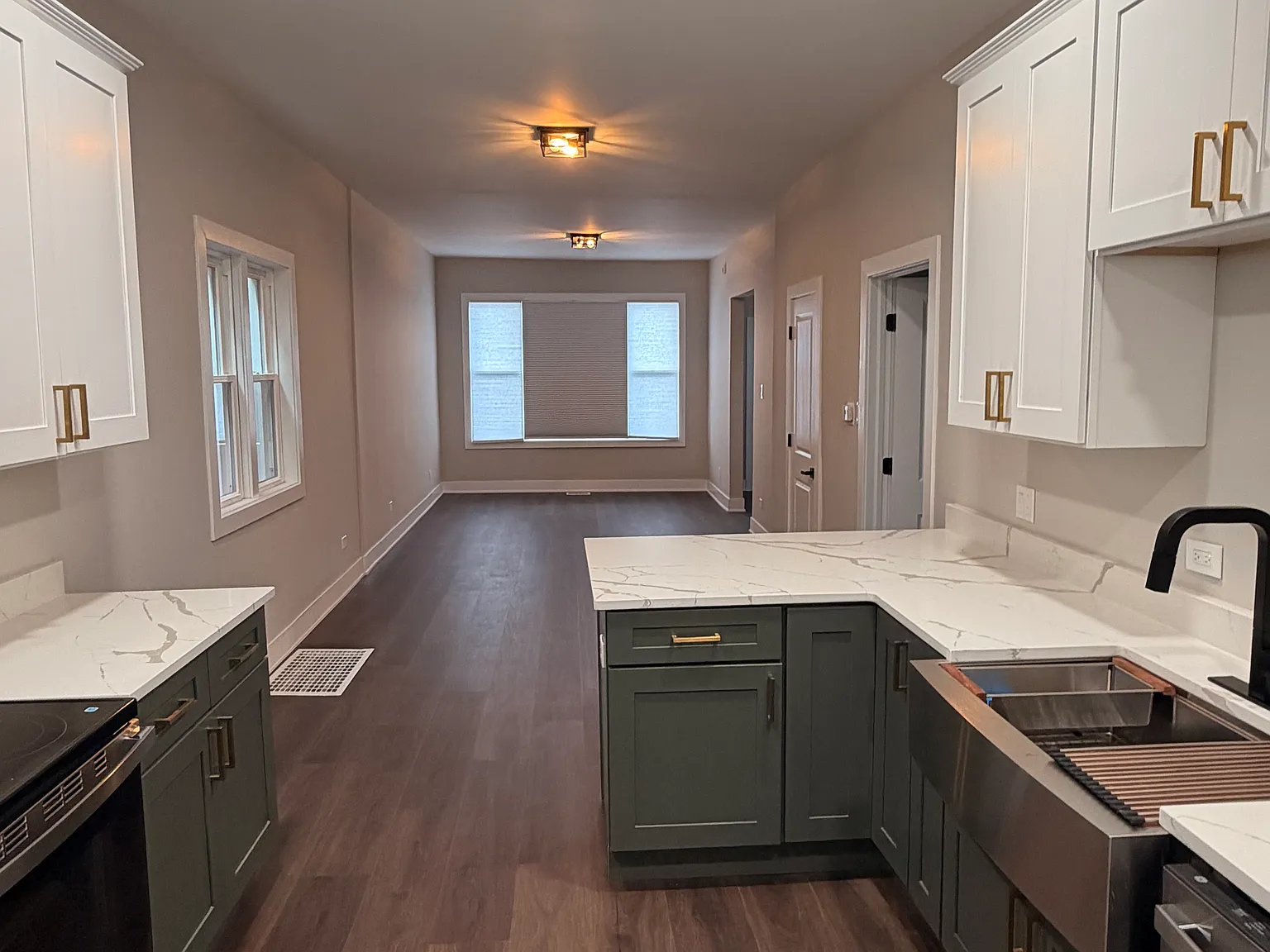 3 bed, 1699 sqft, $3,200 — Photo 3