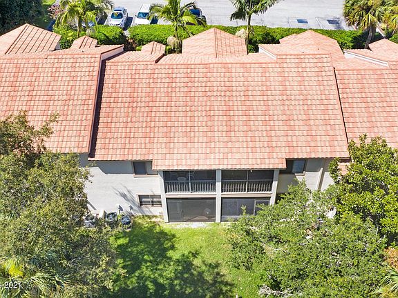 5th image of 1239 Country Club Dr #1423