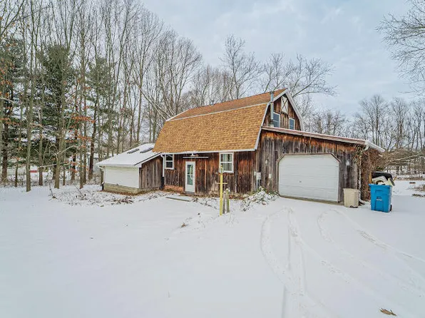 335 E Tratebas Rd, Chesterton, IN 46304