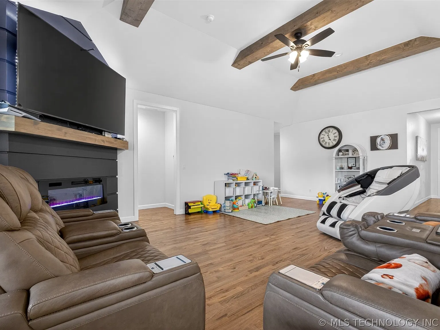 4 bed, 2.0 bath, 2225 sqft, $2,800 — Photo 4