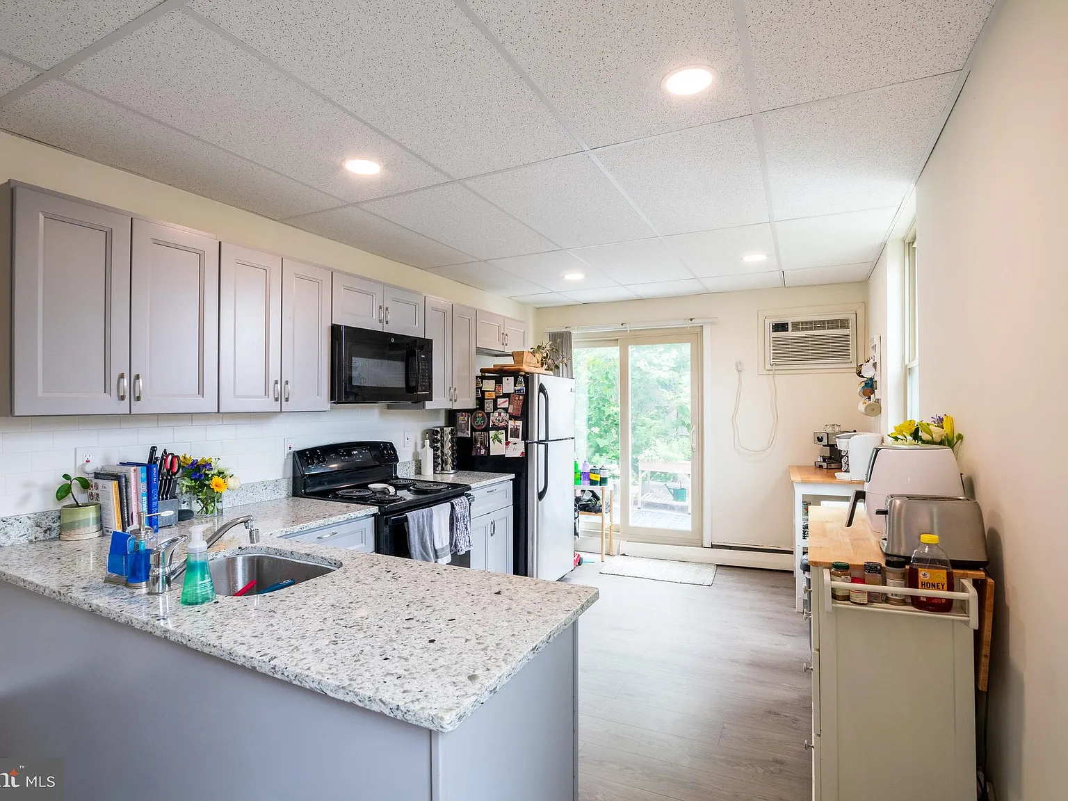 3 bed, $2,145 — Photo 3