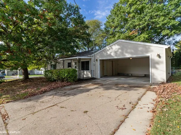 3901 Douglas Ave, Des Moines, IA 50310