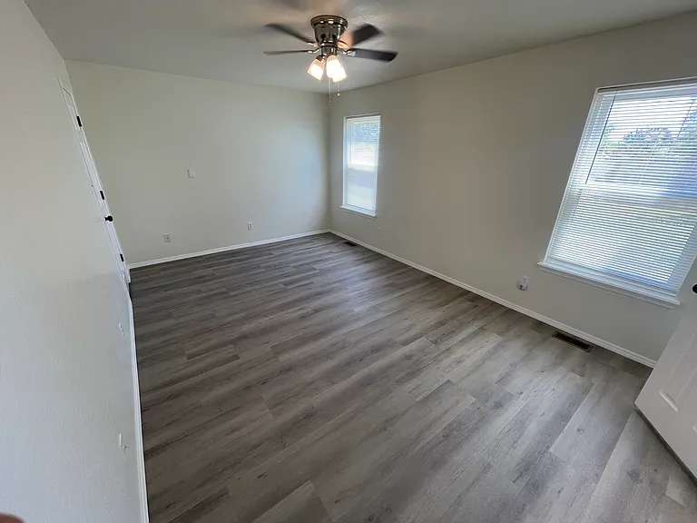 813 E Indianapolis St — Photo 13