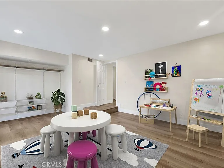 1432 N Catalina St — Photo 15