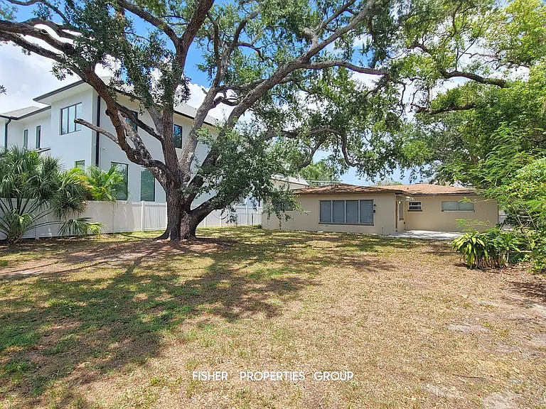 621 Riviera Dr — Photo 30