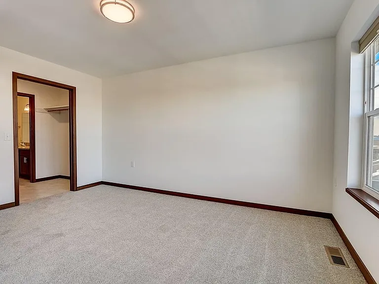 1931 Eastwood Way #1931 — Photo 40