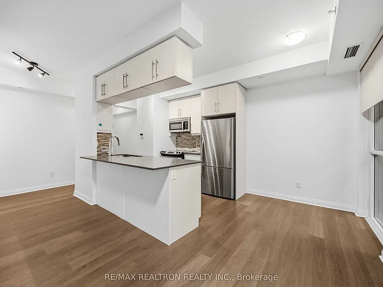 55 Oneida Cres #1904 — Photo 11