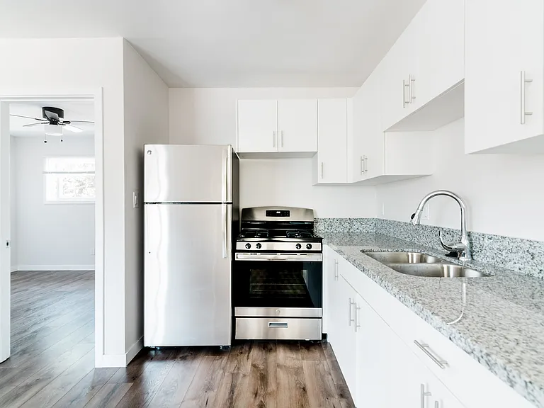 512 S Myers St — Photo 5