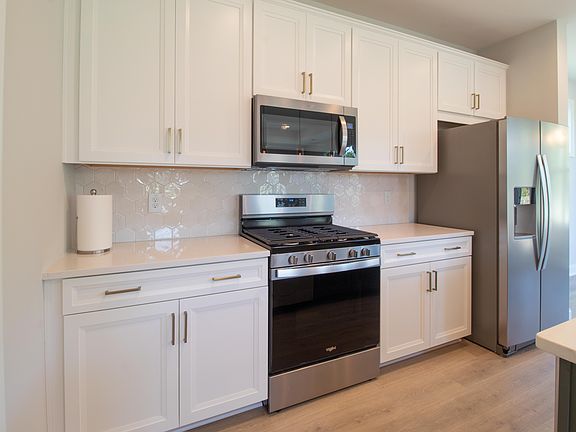 5th image of 426 Queenview Ln
