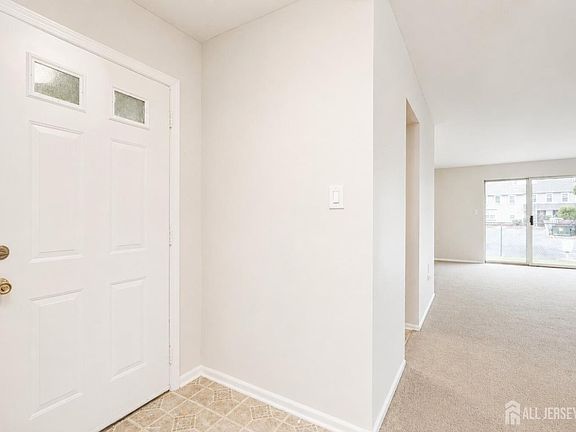 3rd image of 29 Lindsey Cir
