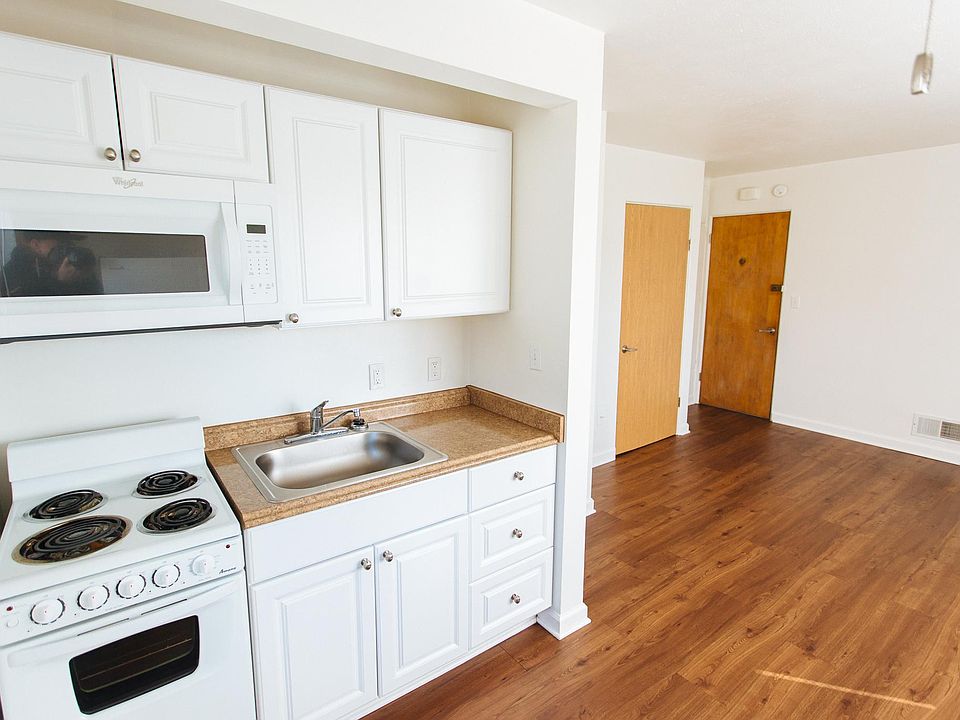 1st image of 501 W Hillsdale St