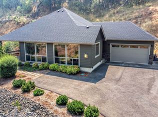 1324 NE Rocky Dr, Roseburg, OR 97470