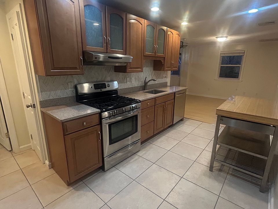 1st image of 36 Hunting St #2