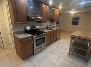 36 Hunting St #2, Cambridge, MA 02141