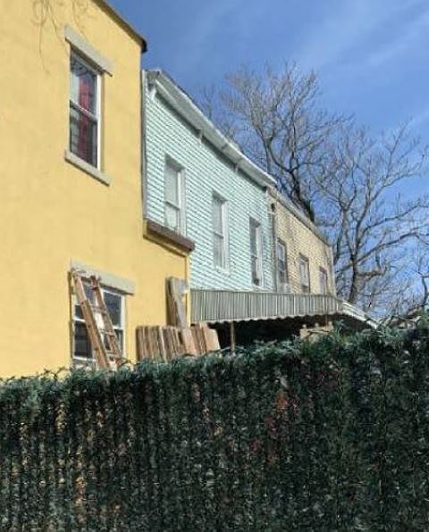 2nd image of 984 Glenmore Ave