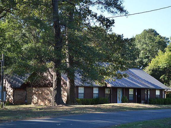 2nd image of 252 Hilltop Rd
