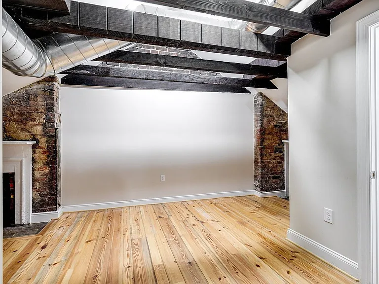 1710 E Franklin St — Photo 35