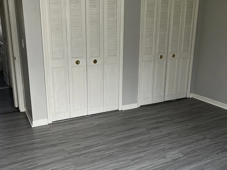 Williamsburg Apartments — Photo 12