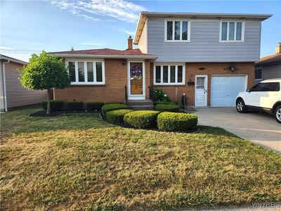 56 Oakwood Dr, Cheektowaga, NY, 14227
