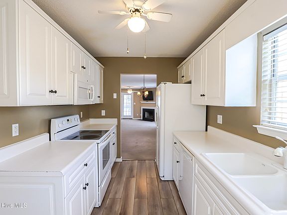 5th image of 25 Charlestowne Drive