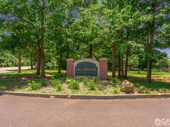 382 College Dr, Edison, NJ 08817