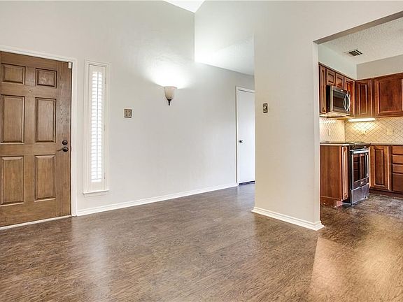 Front door. Enter and take a left down the hall or go straight into the 14' x 10' dining area.