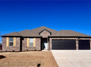 303 N Arbuckle Loop, Siloam Springs, AR 72761
