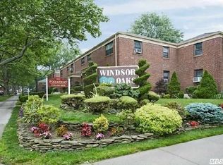 7456 220th St, Oakland Gardens, NY 11364
