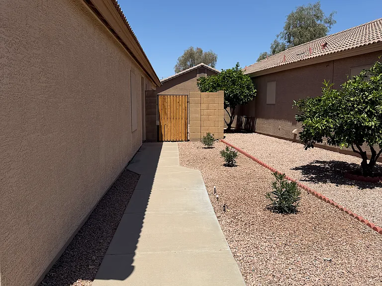 11402 W Hutton Dr — Photo 36