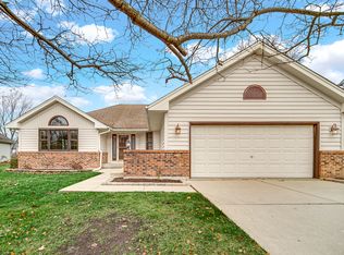 2420 Harbor Ct, Aurora, IL 60504