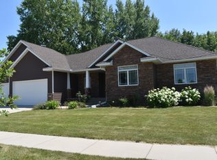 105 Oak Marsh Dr, Mankato, MN 56001