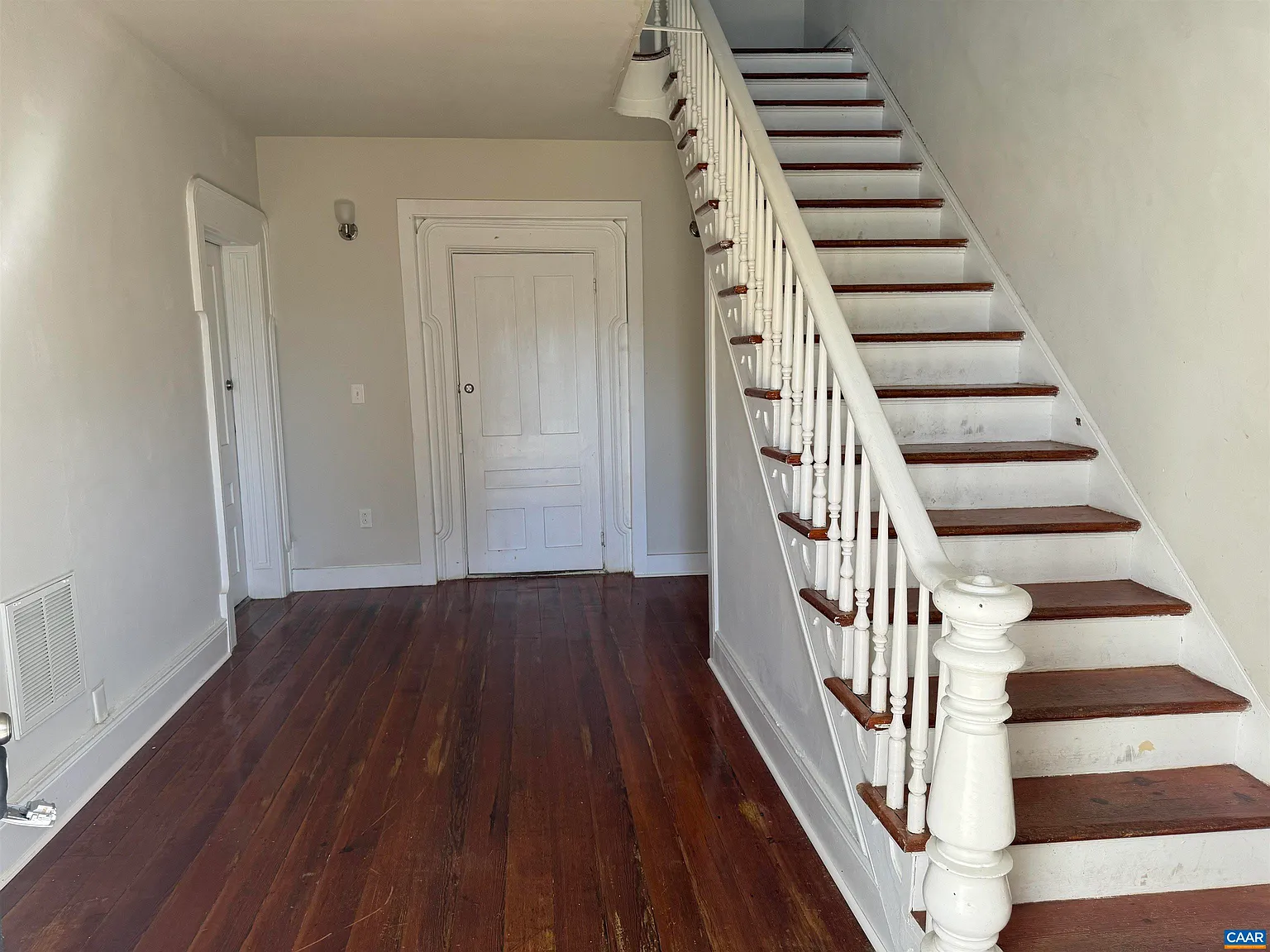 2 bed, 1.0 bath, 1572 sqft, $1,550 — Photo 4