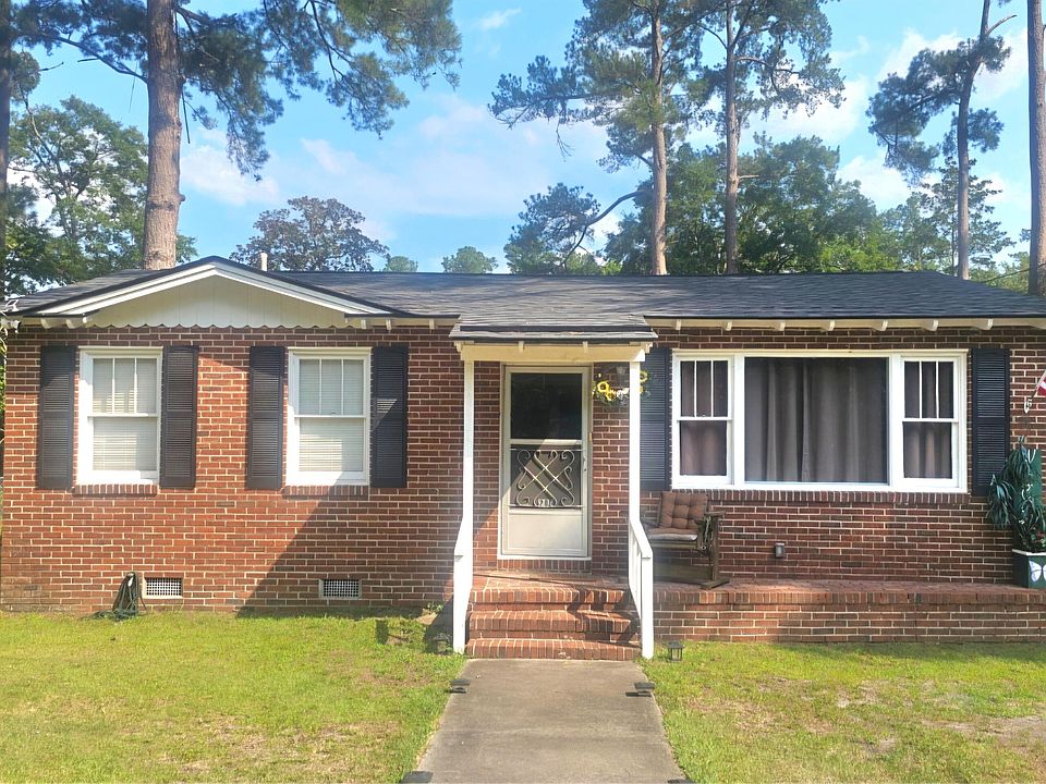 1st image of 205 Forest Cir