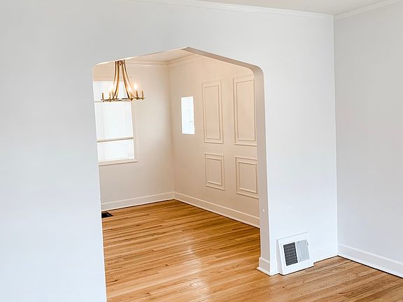 3rd image of 2925 W 97th Pl