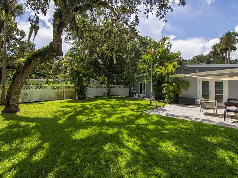 641 Bougainvillea Ln — Photo 33