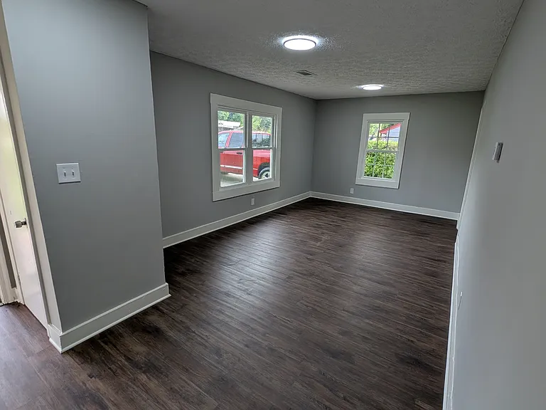 1022 Beck St — Photo 5