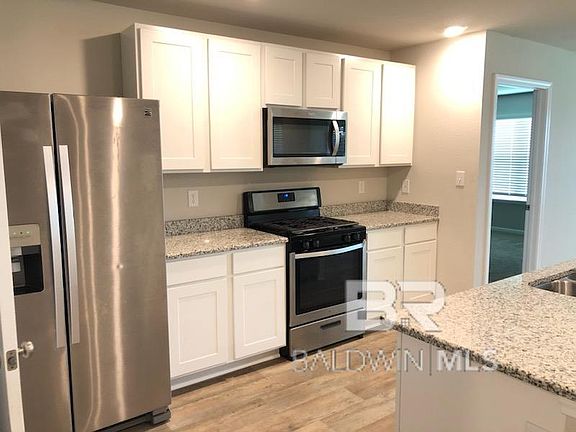 3rd image of 8114 Irwin Loop