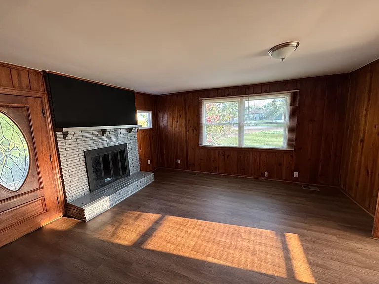 3001 Hillhurst Dr — Photo 4