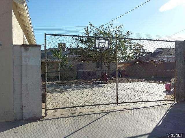 2nd image of 12329 Roscoe Blvd