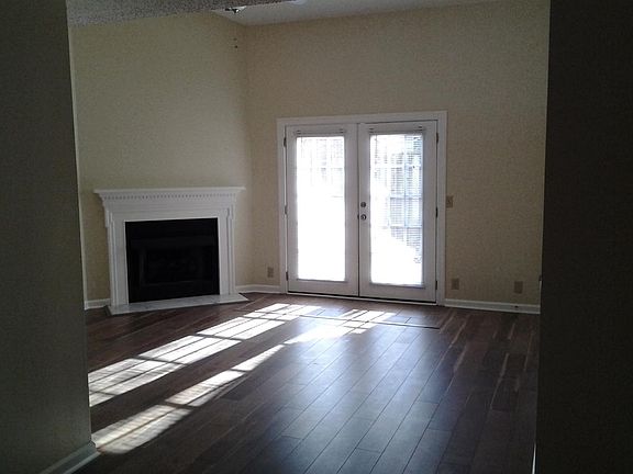 Ventless gas log fireplace