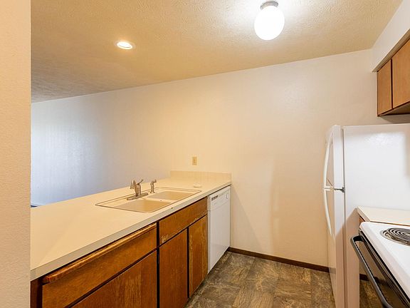 2nd image of 515 3rd St #4