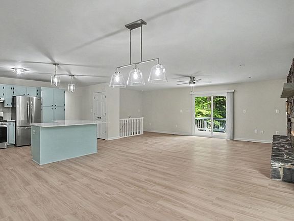 2nd image of 201 Birchside Cir