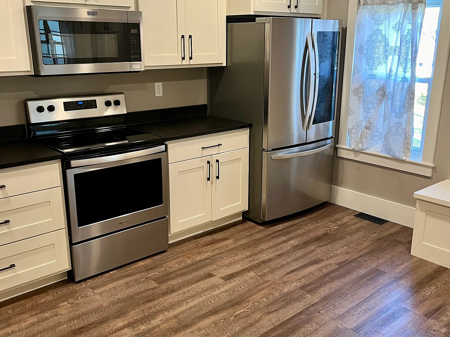 3 bed, 1344 sqft, $1,800 — Photo 2