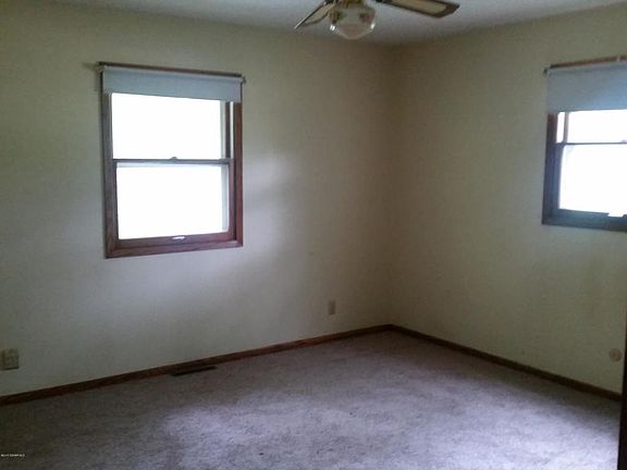4th image of 1012 Lincoln Ave