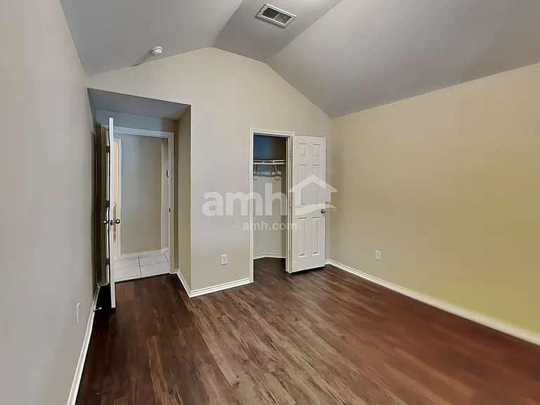 2113 Breezeway Ln — Photo 18