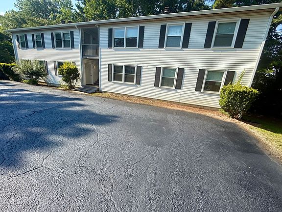 2nd image of 143 Sandburg St #2B-2Ba-1008Sqft