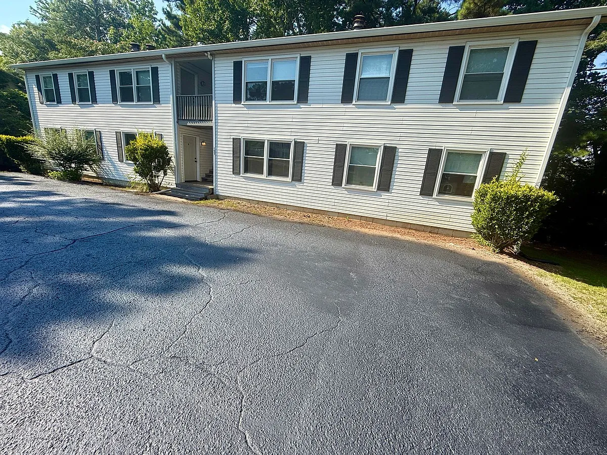 Building Photo - 143 Sandburg St