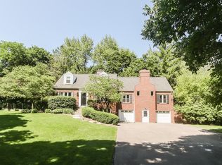 306 Warwick Rd, Tower Lakes, IL 60010